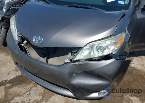 2011 Toyota Sienna Xle V6 z USA, uszkodzony, nr VIN 5TDYK3DCXBS143010